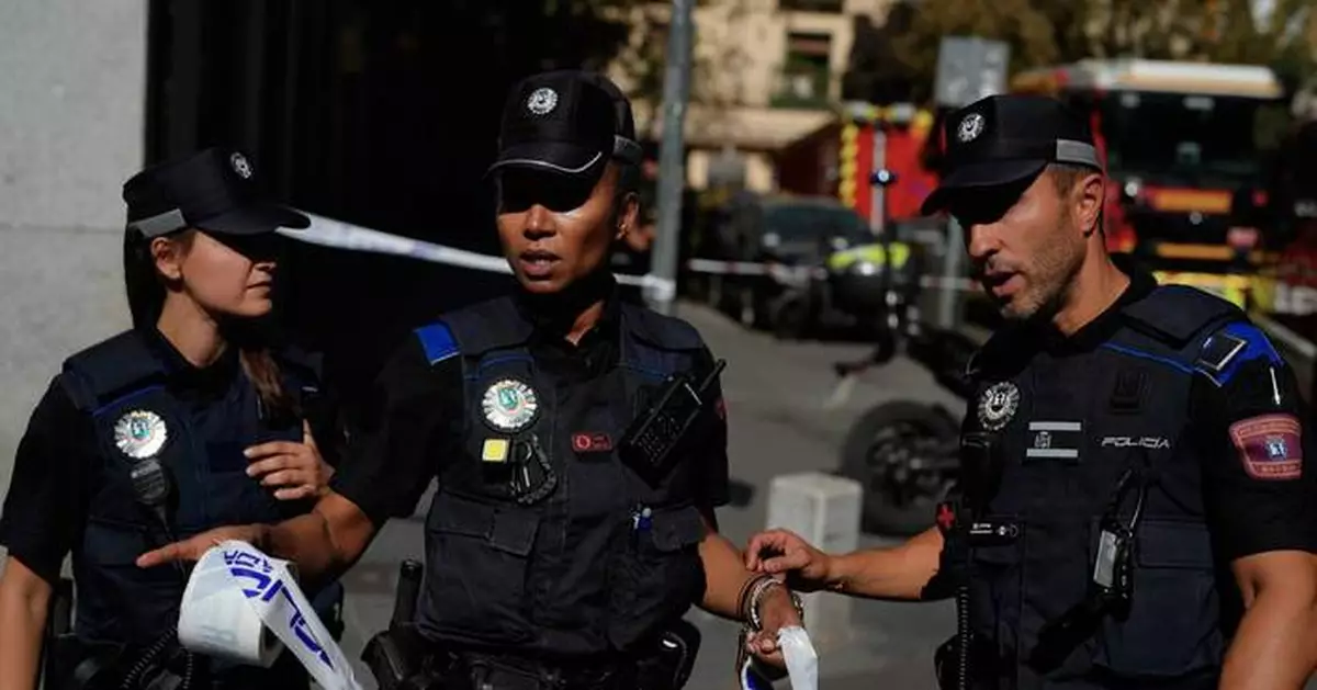 Building collapse in central Madrid kills 2 workers, 2 more missing in the debris