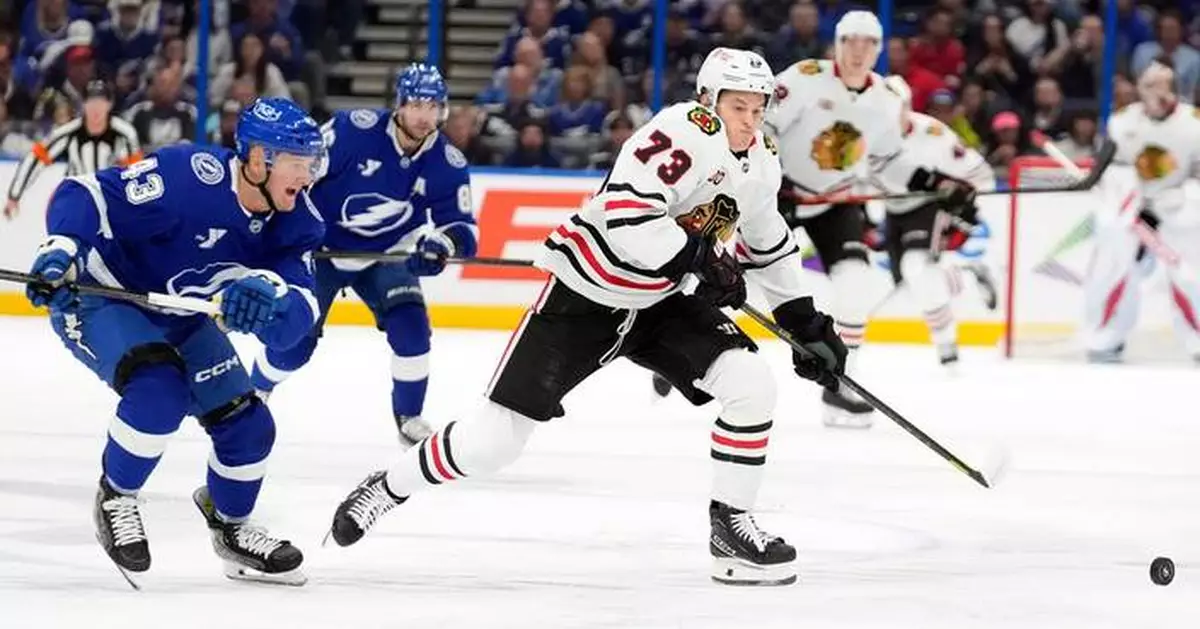 Blackhawks send Lukas Reichel to Canucks for 2027 4th-round draft pick