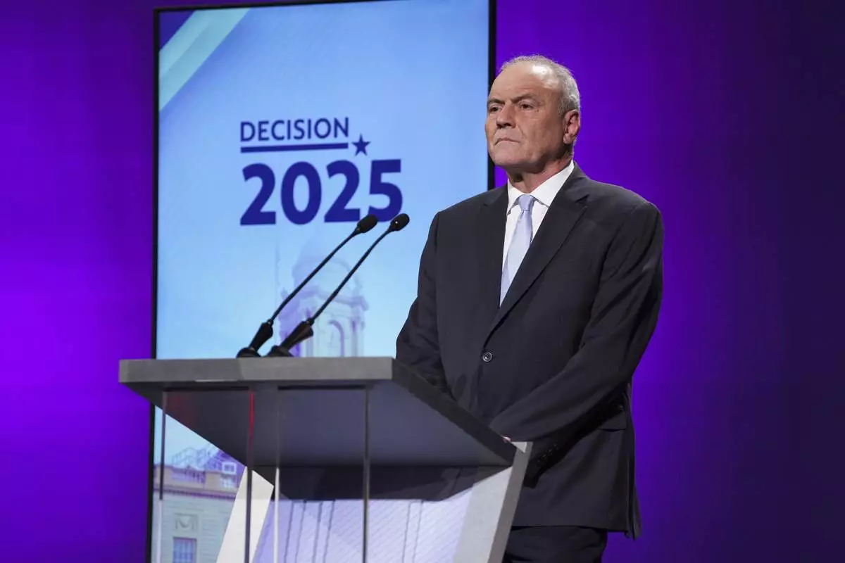 Republican candidate Curtis Sliwa participates in a second New York City mayoral debate at LaGuardia Performing Arts Center at LaGuardia Community College in the Queens borough of New York, Wednesday, Oct. 22, 2025. (Hiroko Masuike/The New York Times via AP, Pool)