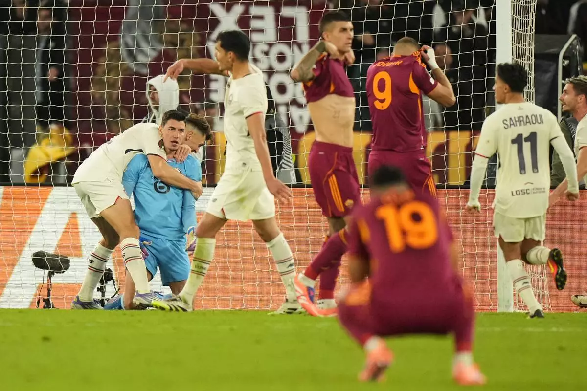 Roma misses penalty 3 times and loses 1-0 to Lille in Europa League