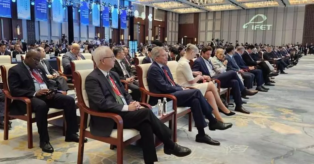 Hong Kong's Environment Chief Advocates for Global Clean Energy Cooperation at International Forum
