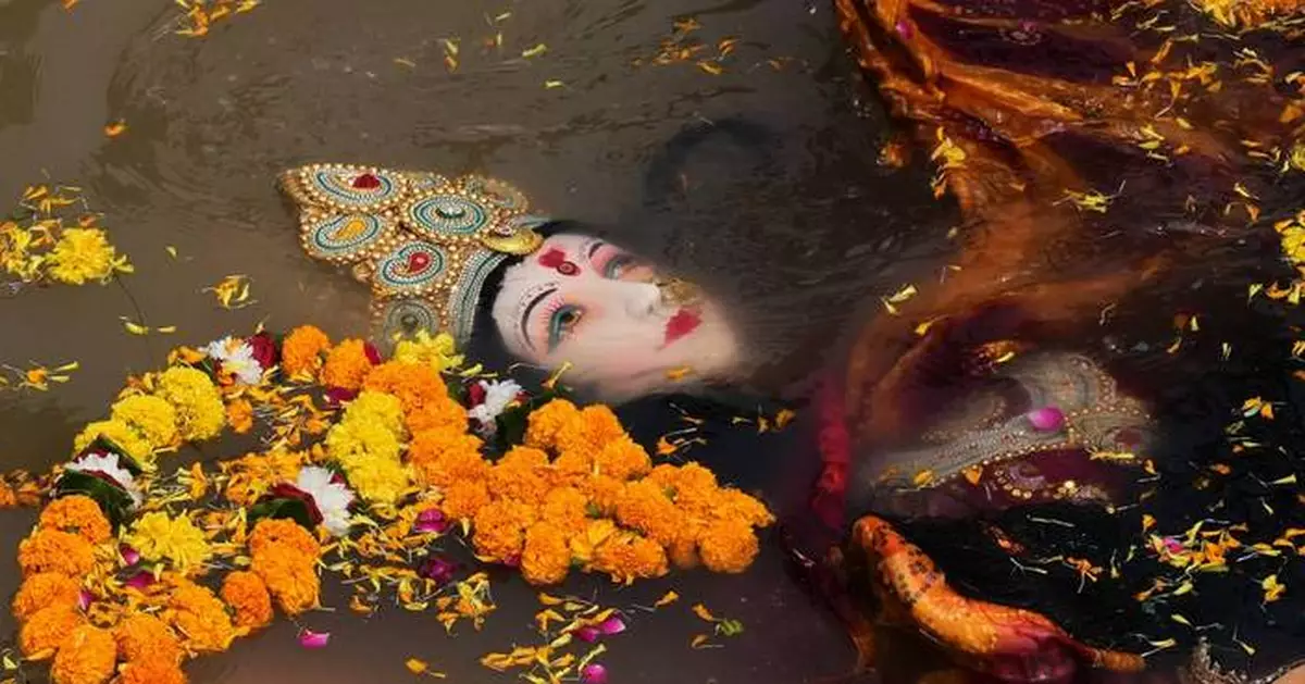 Hindu festival photos are about fire and water, good and evil — simple but universal concepts