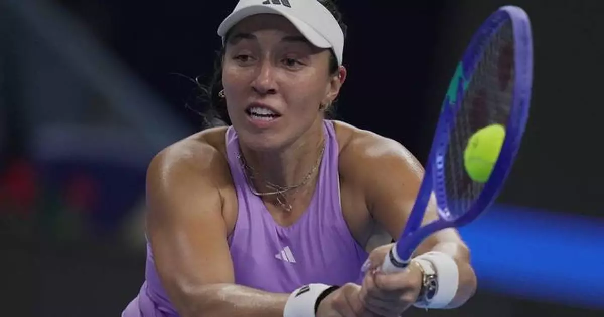 Sabalenka's Wuhan winning streak reaches 19 matches. Swiatek and Gauff also advance