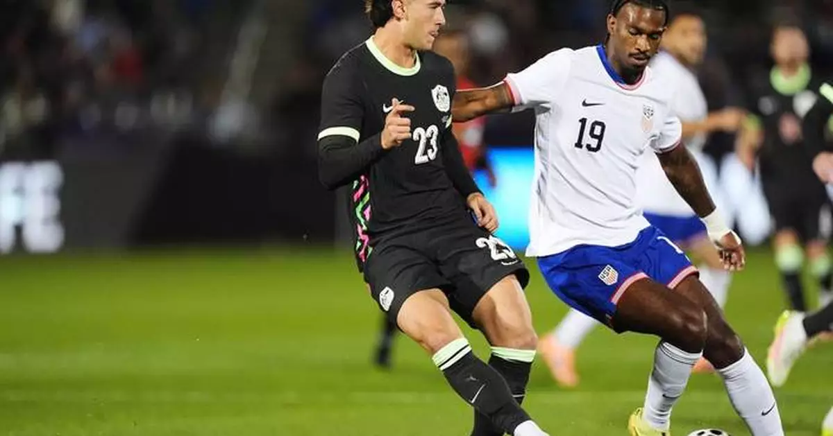 Wright scores twice as US rallies to beat Australia 2-1 in friendly as Pulisic leaves with injury