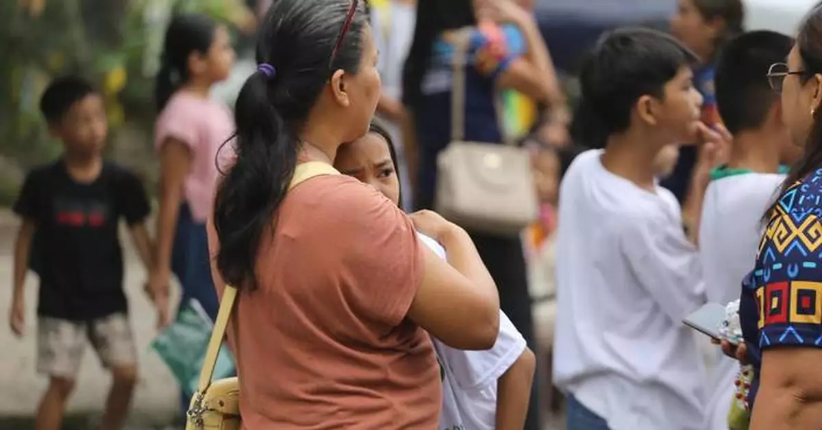 Two powerful quakes strike off southern Philippines, killing at least 7 people