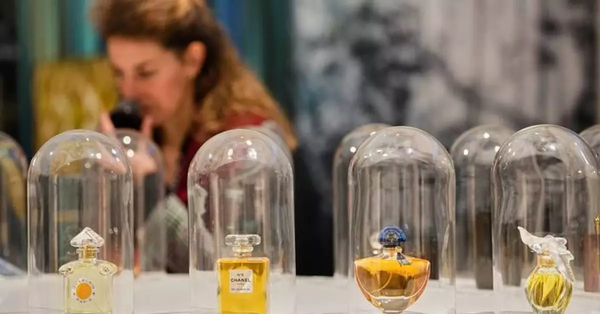 German scents exhibition combines 1,000 years of fragrances with art and history