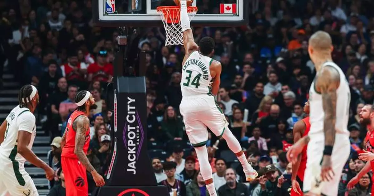 Antetokounmpo has 31 points and 20 rebounds in the Bucks' victory over the Raptors