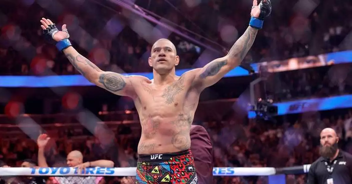 Pereira dethrones Ankalaev with a 1st-round stoppage at  UFC 320