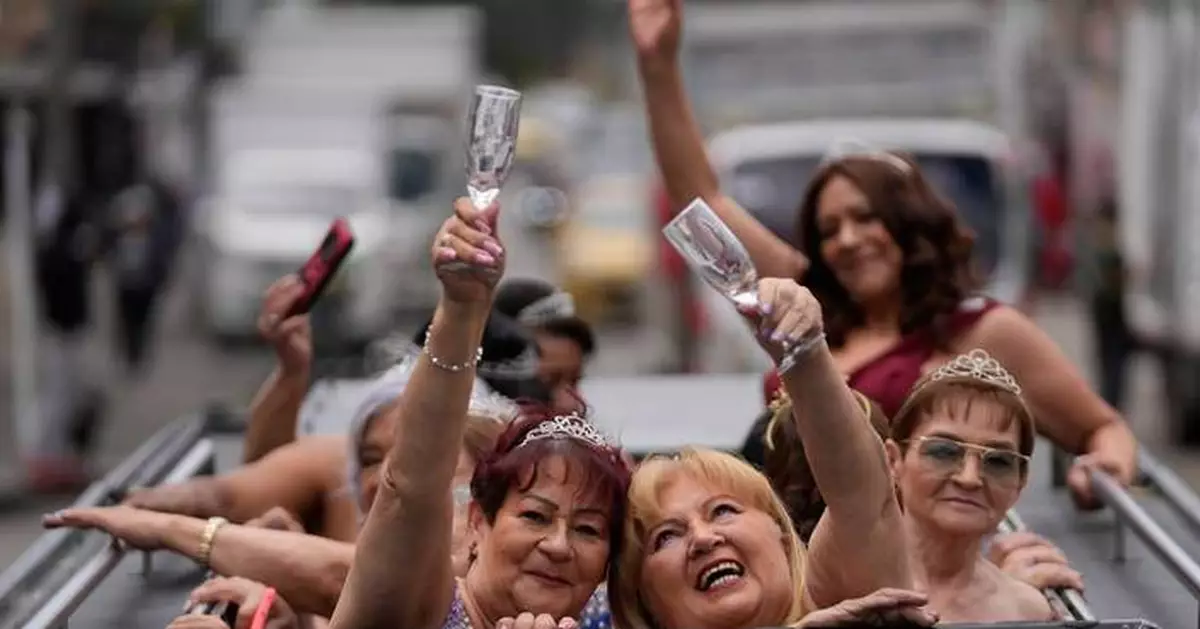 Grandmothers in Colombia get the quinceañera they never had