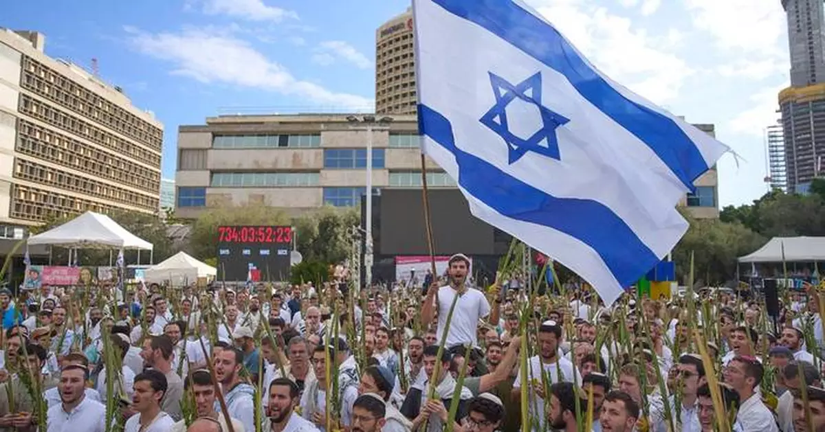 Thousands of Palestinians return to what's left of their homes as Gaza ceasefire takes effect