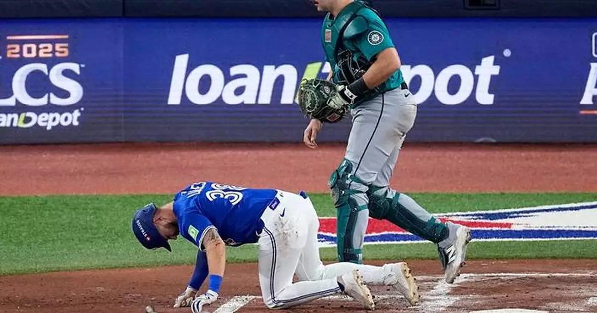 Blue Jays' Nathan Lukes leaves Game 1 of ALCS after bruising knee when he fouled off pitch
