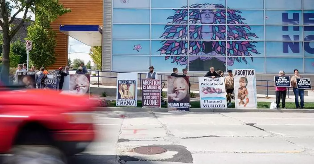 Wisconsin Planned Parenthood resumes offering abortions after a nearly monthlong pause