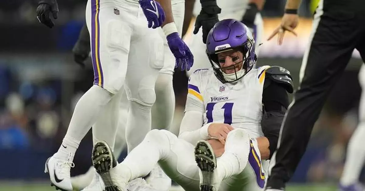 QB Carson Wentz endures painful night as Vikings fall to Chargers