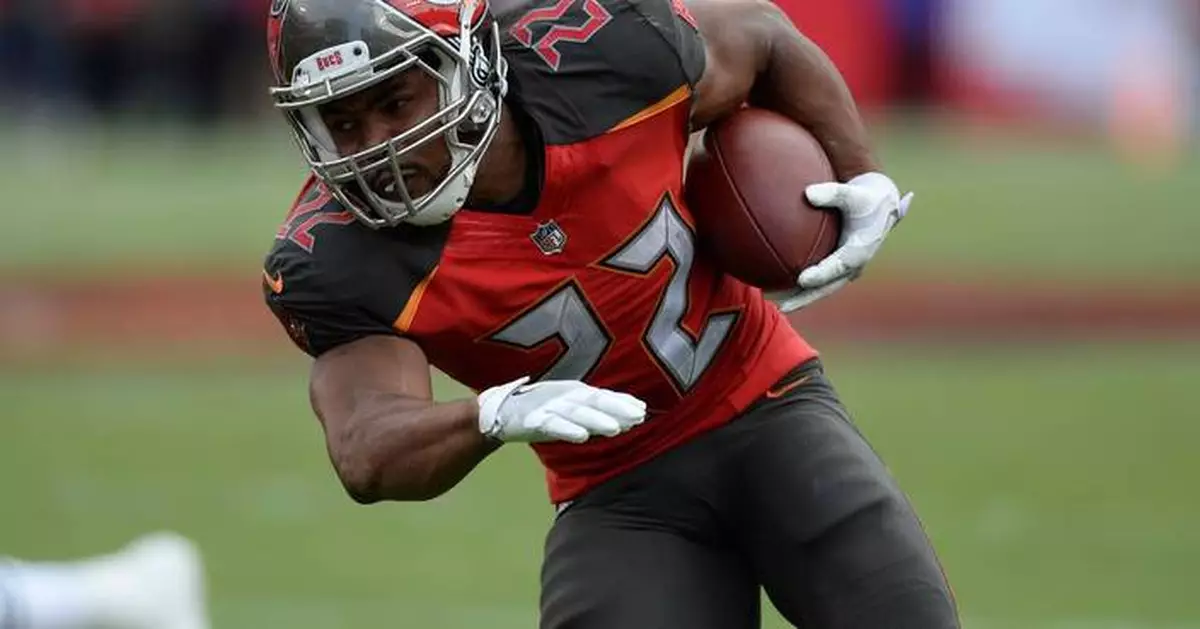 Former Buccaneers All-Pro running back Doug Martin dies at 36