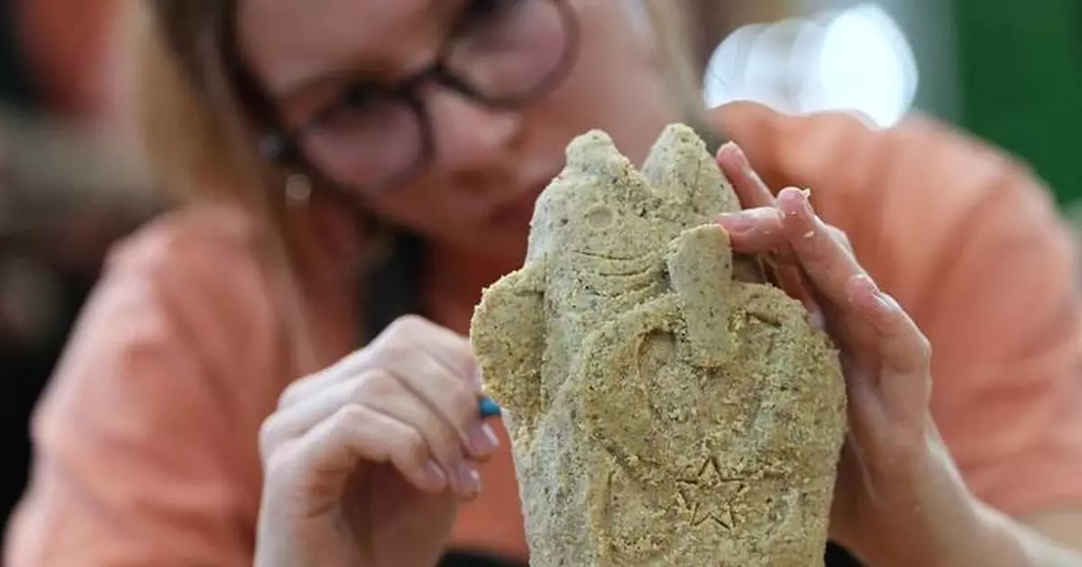 Scrapple sculpture contest winner prevailed in Eagles country by putting the pig into pigskin