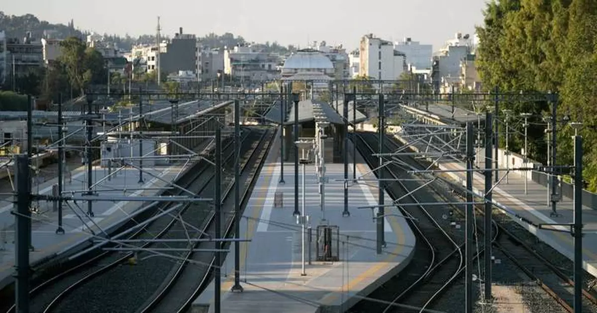 Thousands march in Greece against labor law changes, disrupt services nationwide