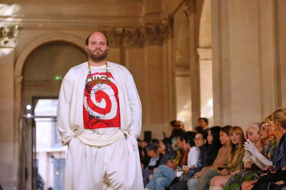 A model wears a creation as part of the Vivienne Westwood Spring/Summer 2026 collection presented in Paris, Saturday, Oct. 4, 2025. (AP Photo/Aurelien Morissard)