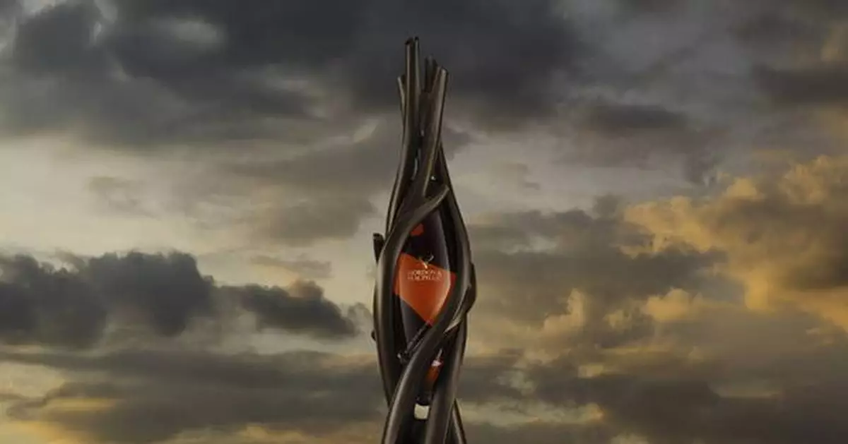 GORDON &amp; MACPHAIL REVEALS 'ARTISTRY IN OAK' DECANTER DESIGN BY ACCLAIMED ARCHITECT JEANNE GANG FOR THE WORLD'S OLDEST SINGLE MALT SCOTCH WHISKY