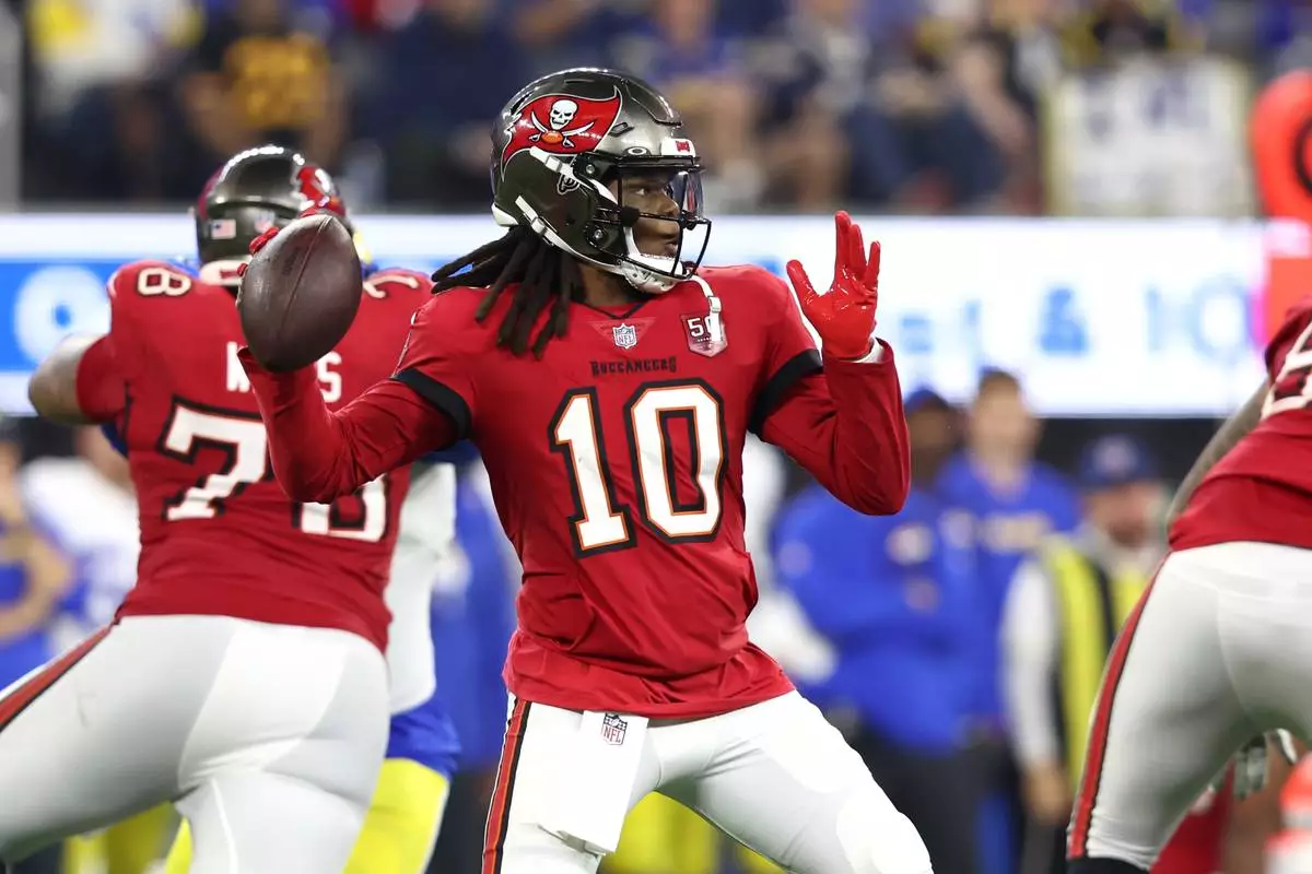 Tampa Bay Buccaneers quarterback Teddy Bridgewater, 10, throws a pass during the second half of an NFL football game on Sunday, Nov. 23, 2025, in Inglewood, Calif. (AP Photo/Jesse Arche)