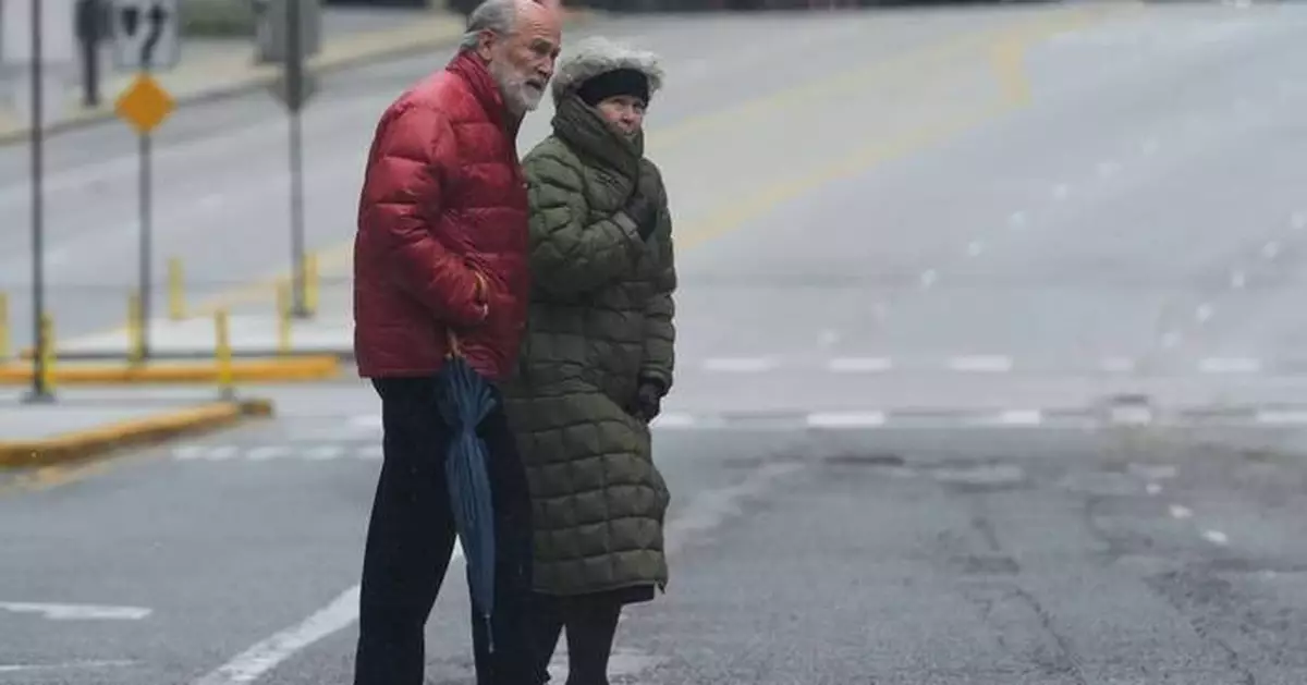 Arctic air hits much of the US, bringing snow to some areas and very chilly temperatures to Florida