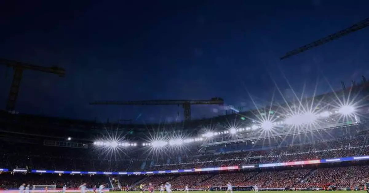 Thousands of Barcelona ticket holders have trouble entering new Camp Nou