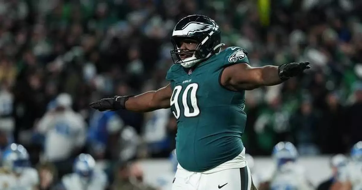 Eagles' defense has carried them to an 8-2 record while the offense struggles