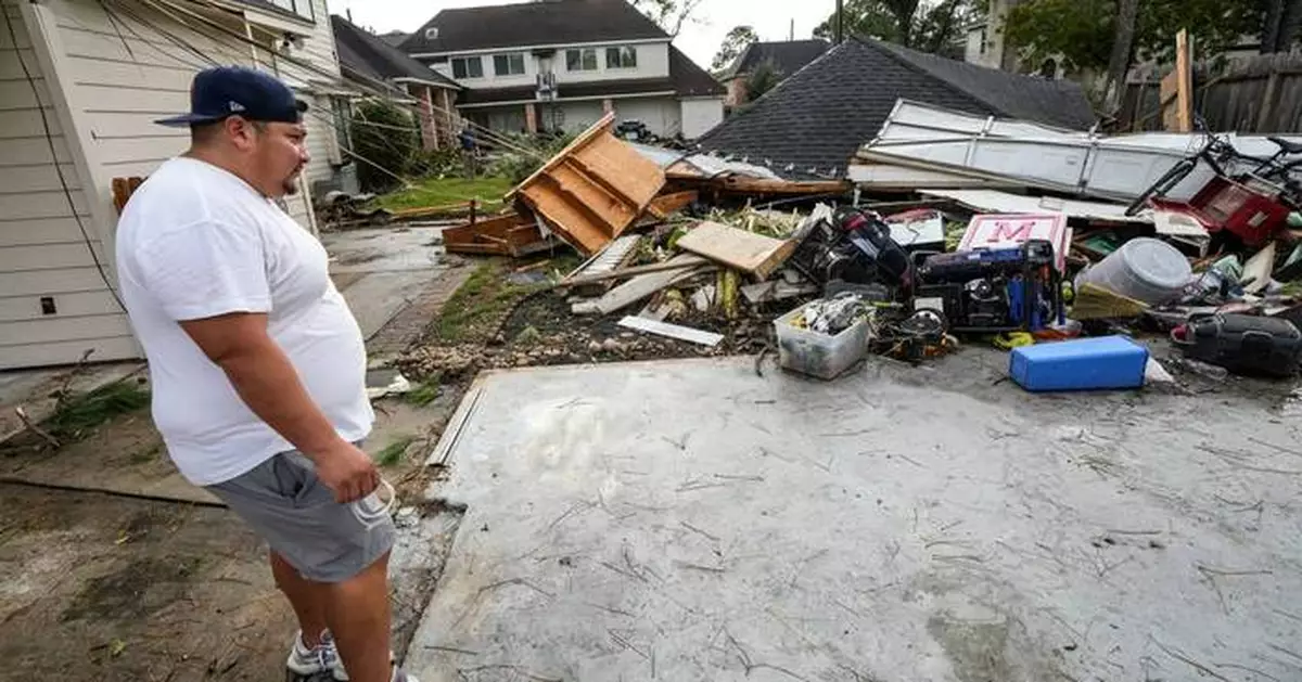 More than 100 homes damaged by tornado near Houston