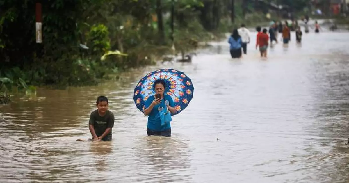 Photos show Indonesia’s search for victims after deadly floods and landslides