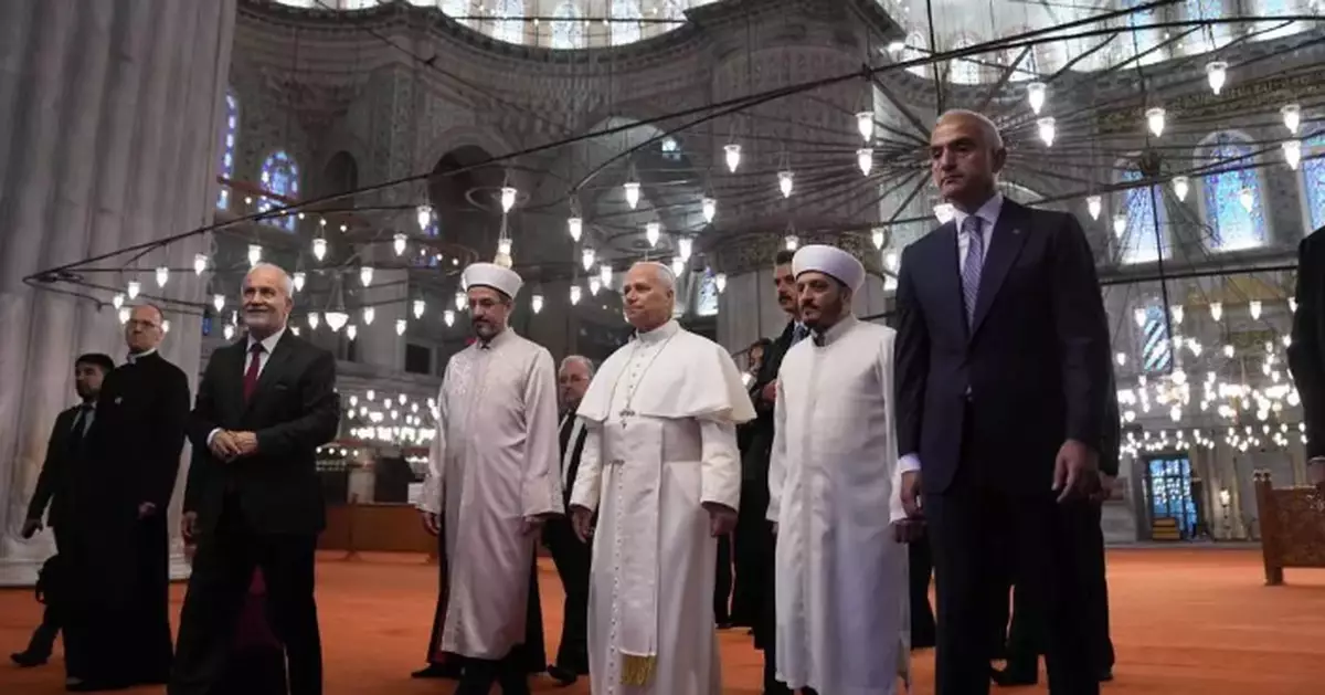 The Latest: Pope Leo XIV visits Blue Mosque and holds Mass in Istanbul