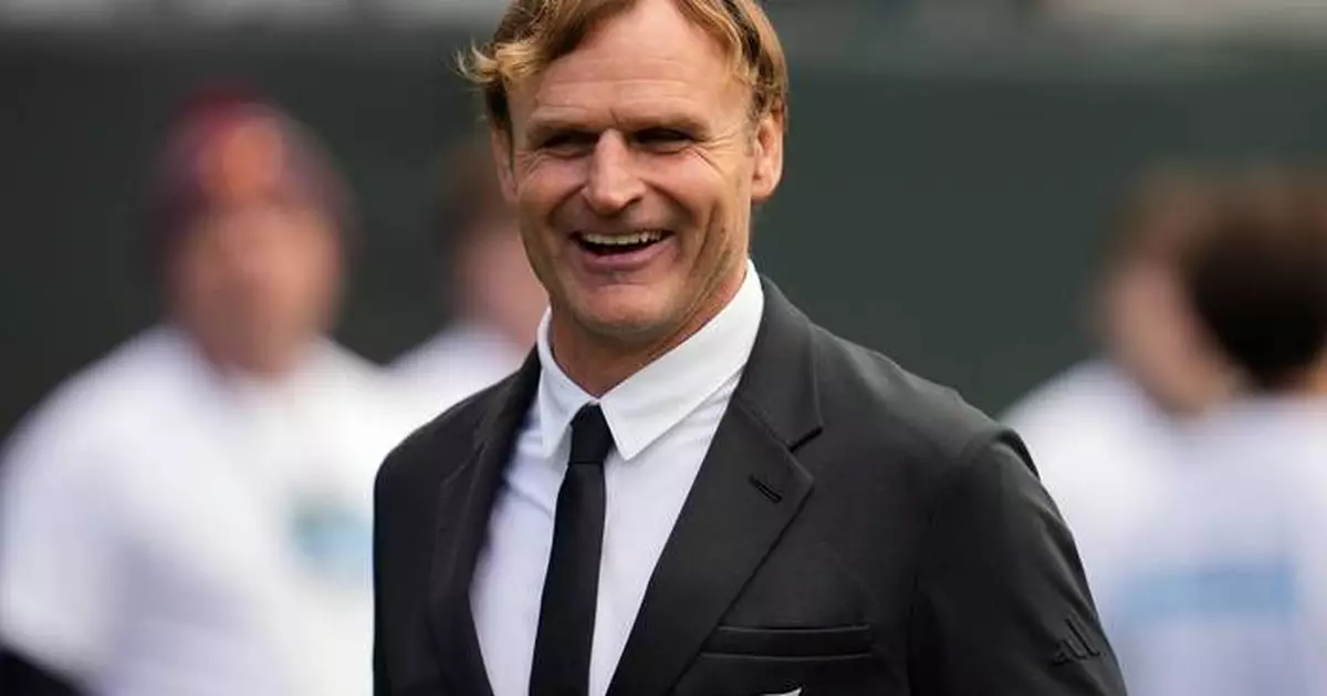 New Zealand rallies with three late tries to beat Ireland 26-13 at Soldier Field