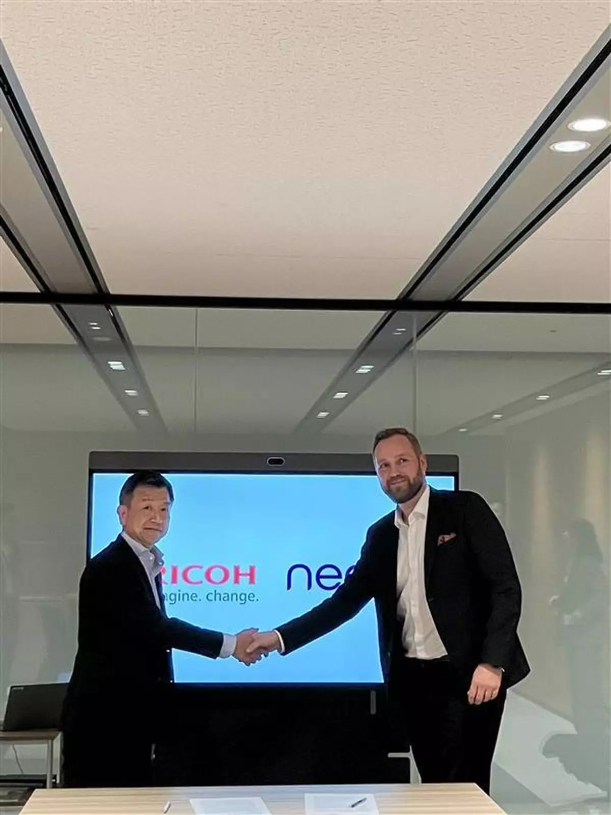 Nov. 4 signing ceremony between Ivar Johnsrud, CTO and Co-founder, Neat, and Takahiro Irisa, Senior Corporate Officer and President of Ricoh Digital Services Business Unit, Ricoh Company, Ltd.