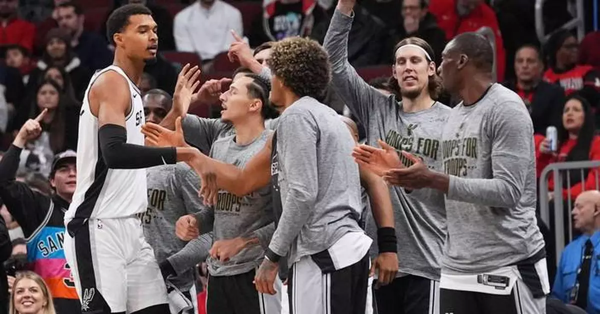 Wembanyama scores 38 points as the Spurs rally past the Bulls for a 121-117 victory