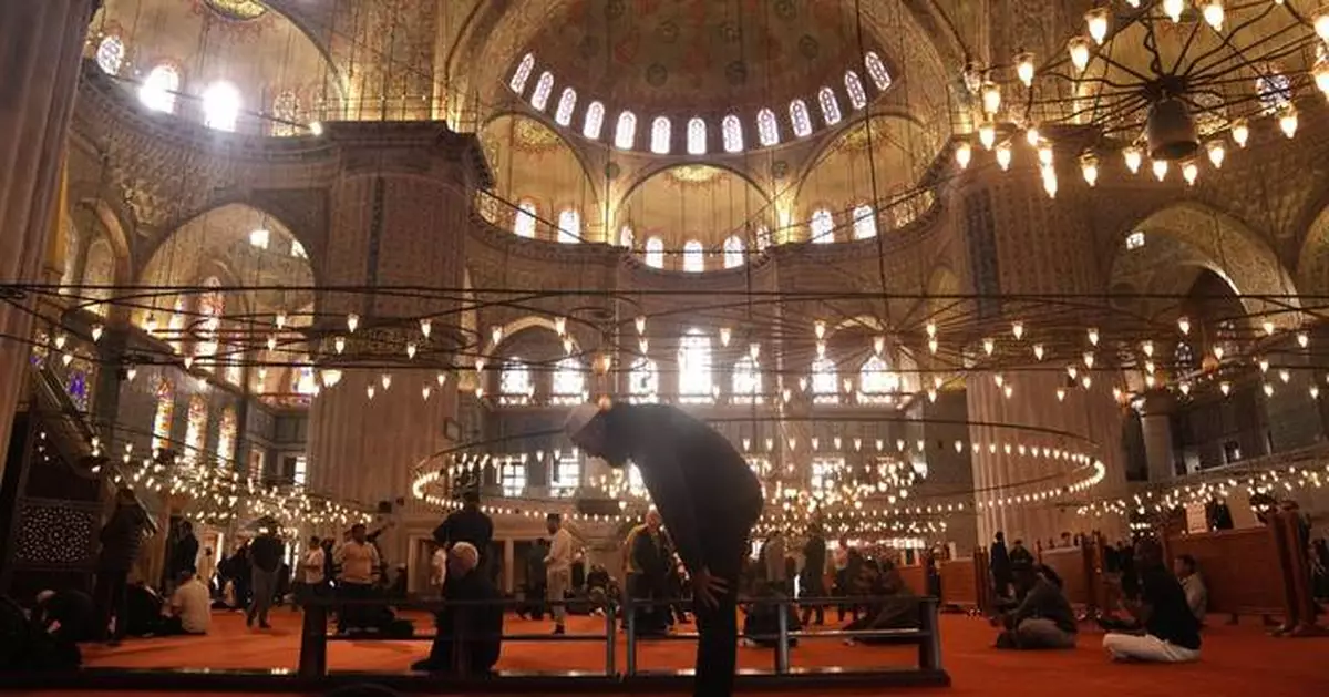 Pope Leo XIV encourages Turkey to be a force for peace on his first foreign trip