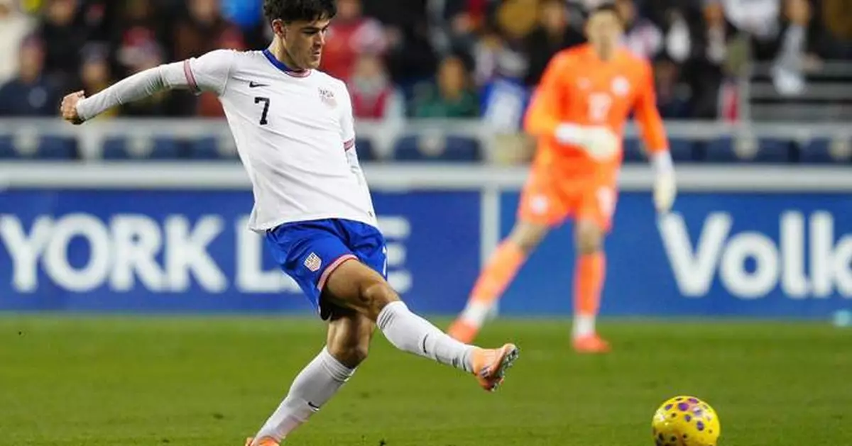 Reyna scores in 1st international start in 16 months, surpasses father, as US beats Paraguay 2-1