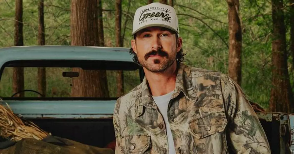 Country Superstar Riley Green Launches Duck Club™ Bourbon