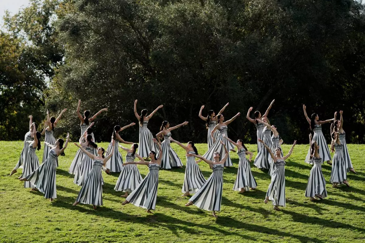Dancers playing the role of priestesses perform during a rehearsal ahead of the flame lighting for the Milan Cortina 2026 Winter Olympics, at the Ancient Olympia site, Greece, Monday, Nov. 24, 2025. (AP Photo/Thanassis Stavrakis)