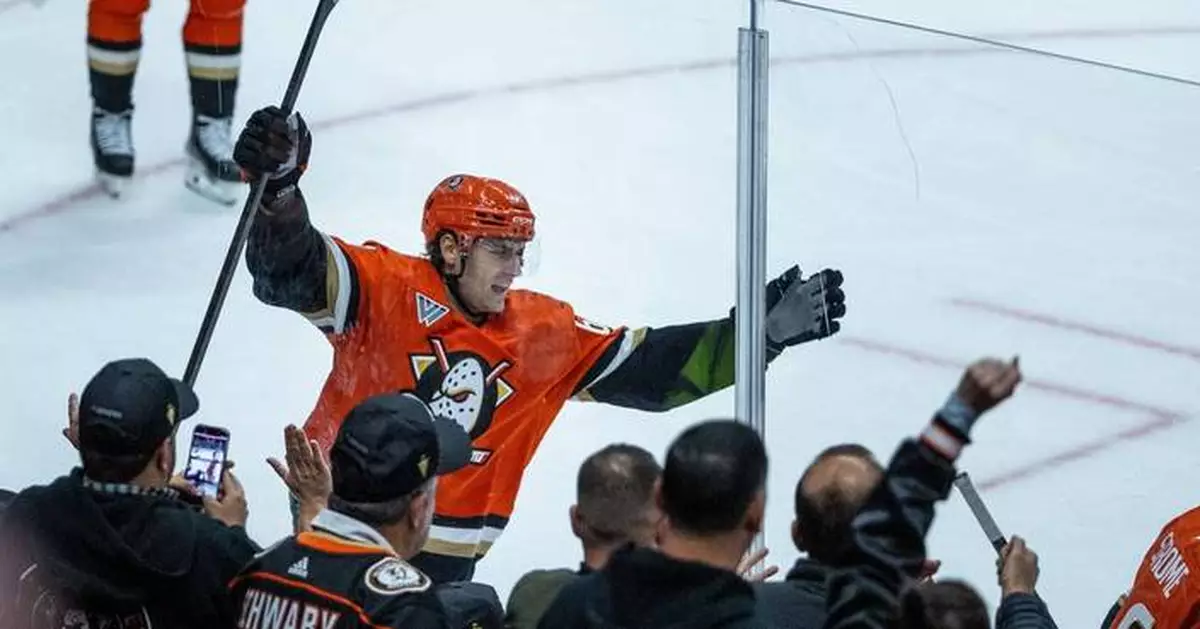 Ian Moore scores late tiebreaking goal, Lukas Dostal shines in Ducks' 4-3 victory over the Bruins