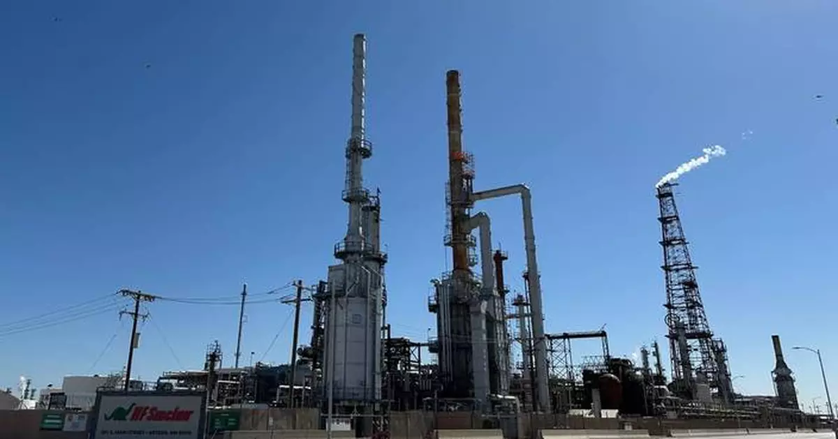 Explosion at New Mexico oil refinery sends thick smoke across Artesia