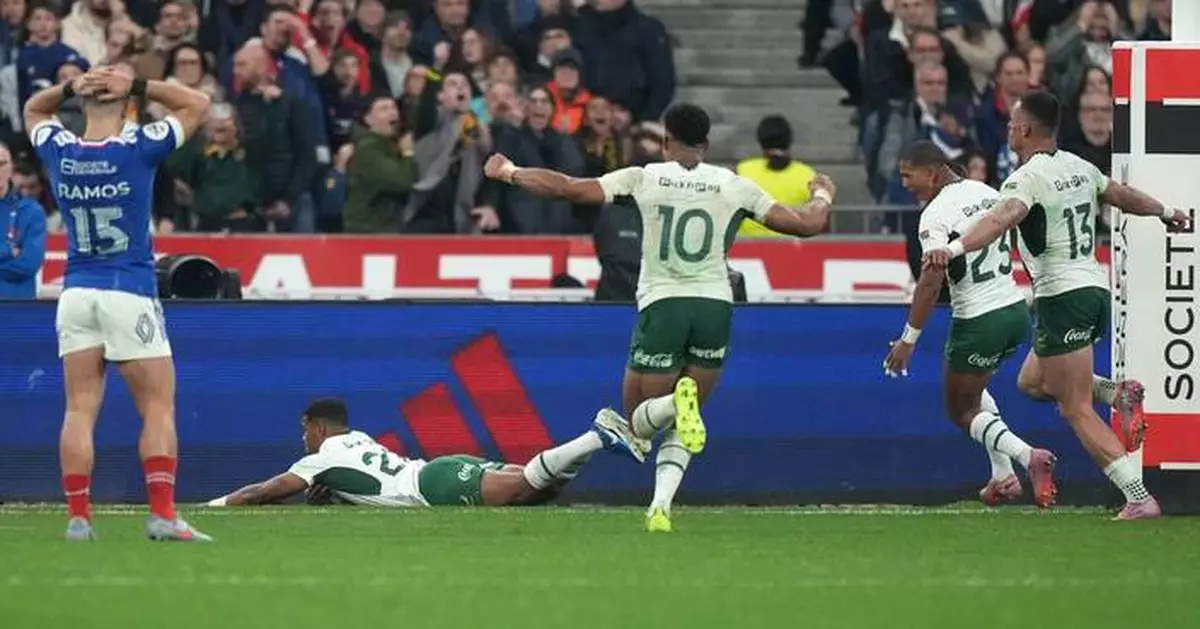South Africa overcomes red card and halftime deficit to beat France 32-17 at Stade de France
