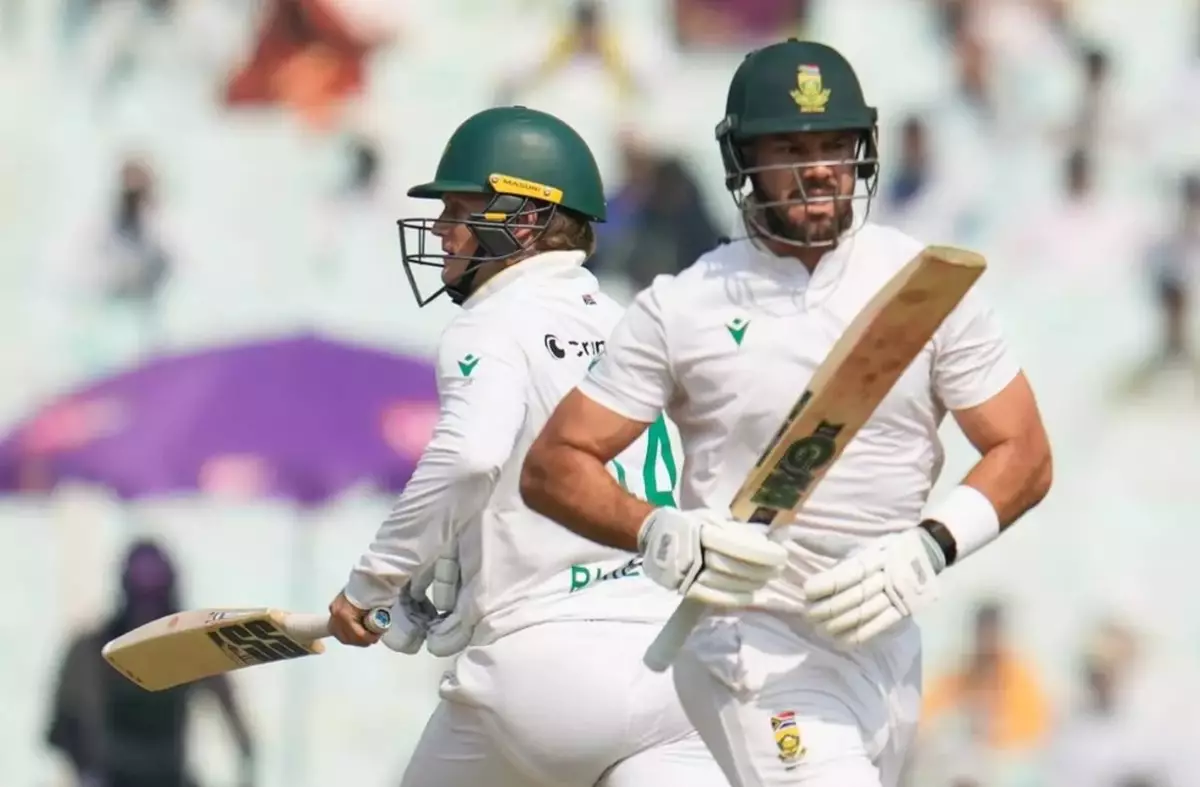 South Africa is 105-3 at lunch on the 1st day of the 1st cricket test against India