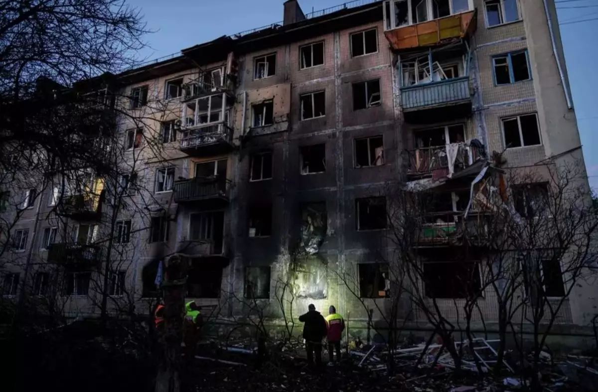 A major Russian drone and missile attack on Kyiv kills 4, injures 27