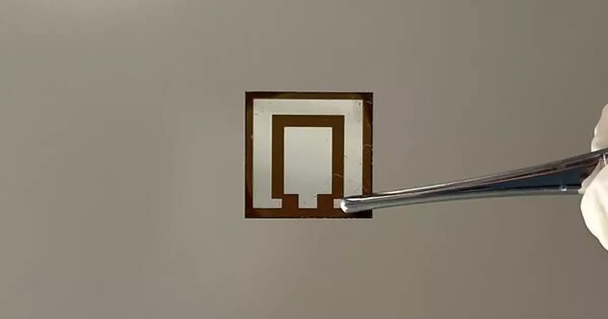 Lingnan scholar from the School of Interdisciplinary Studies co-creates breakthrough strategy for highly efficient and stable inverted perovskite solar cells - published in Nature