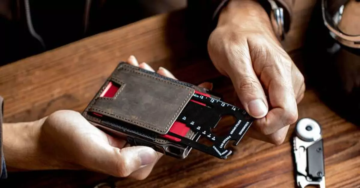 Black Friday Gifting Essential: Lorzor Tactical Wallet Wows with Premium Design &amp; Exclusive Deals