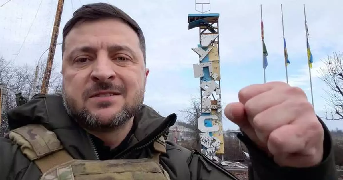 Zelenskyy offers to drop NATO bid for security guarantees but rejects US push to cede territory