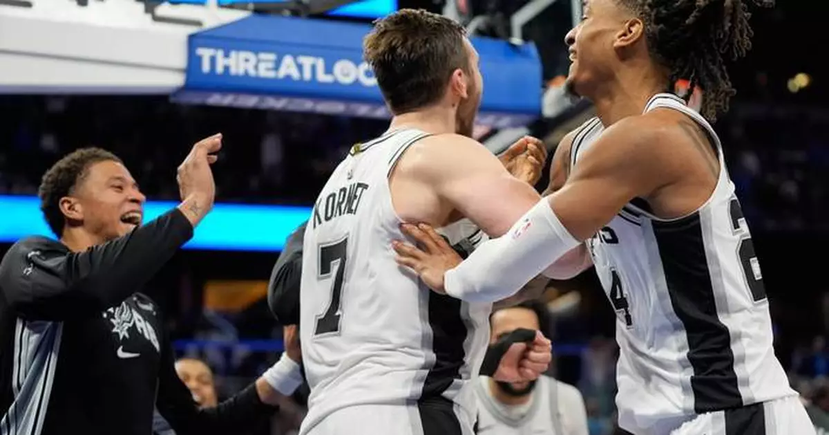 Kornet blocks Wagner's last-second layup as Spurs hold off Magic, 114-112