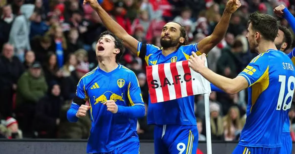 Calvert-Lewin advances England claims by scoring in 6th straight game for Leeds. Spurs beat Palace