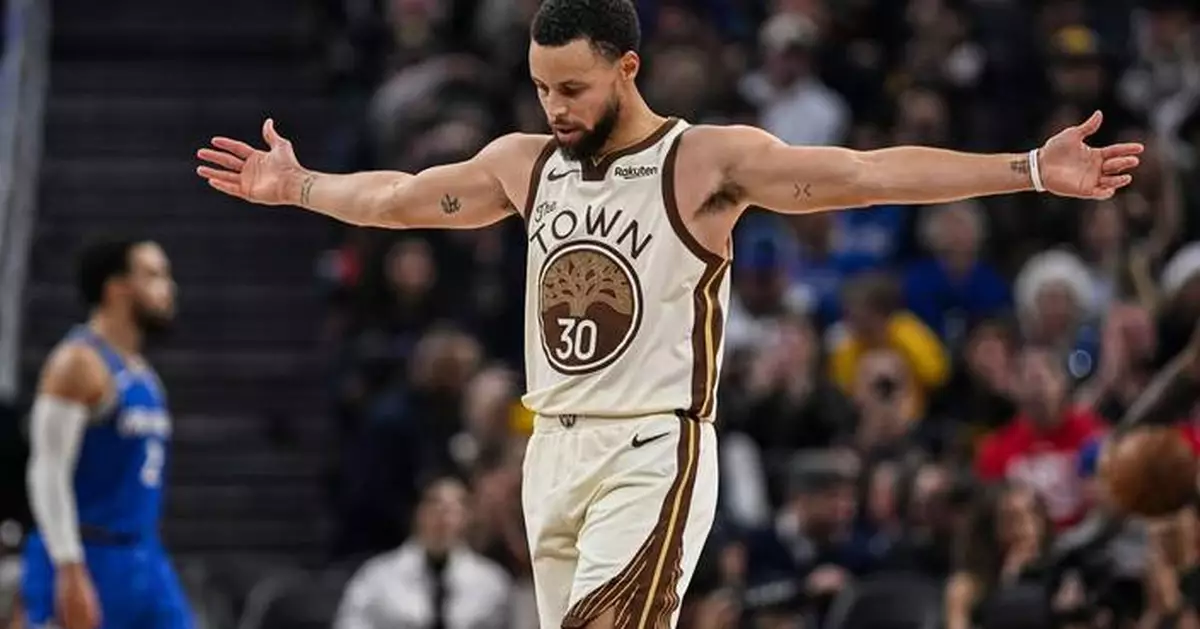 Stephen Curry's big second half carries Warriors past Magic 120-97