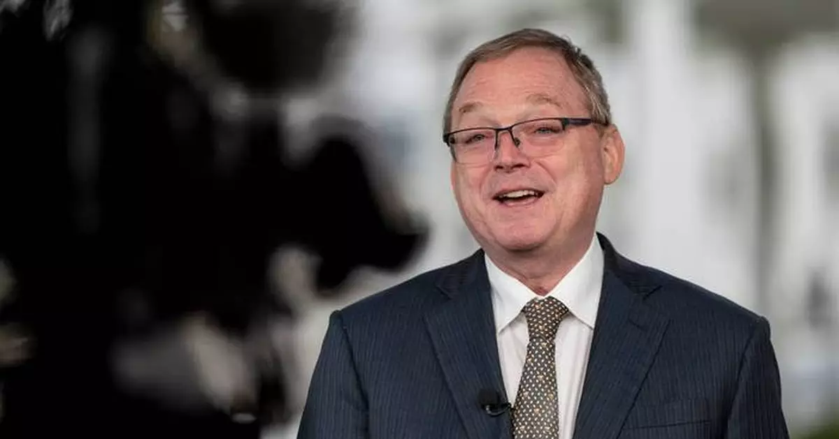Hassett says Federal Reserve can reject Trump's views if he is chair