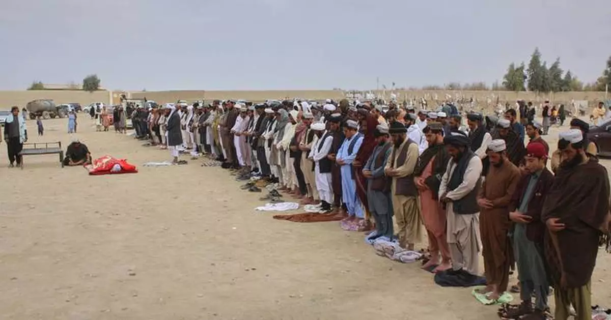 Overnight exchange of fire along the Afghan-Pakistan border kills 5 and wounds 8, officials say