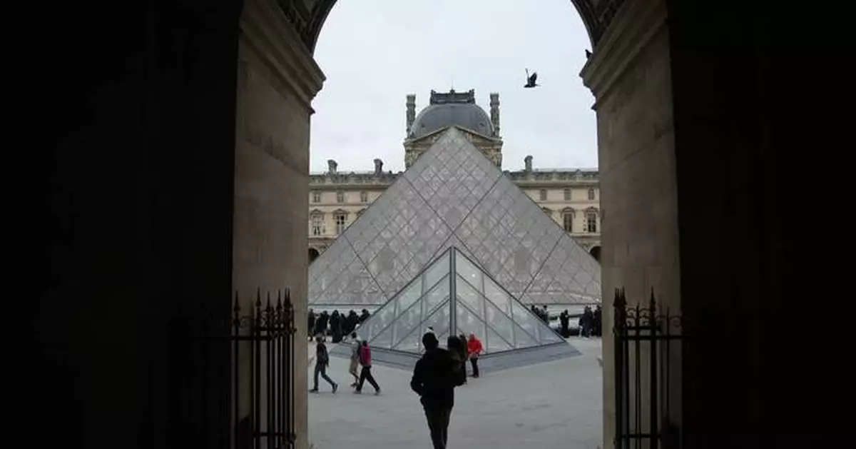 Strikes and a $100 million heist push the Louvre into historic crisis